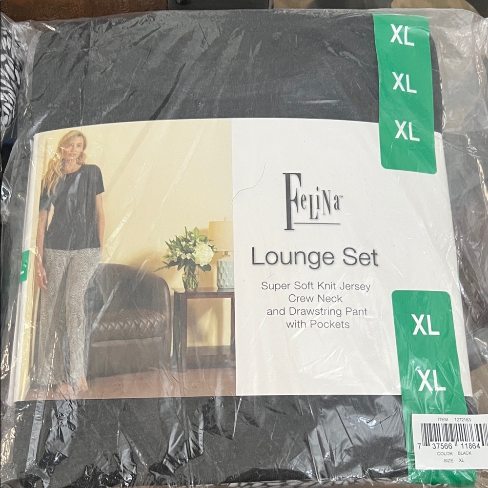 Lounge set XL women new in package (2available)
